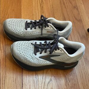 Brooks Light Gray Running Shoes